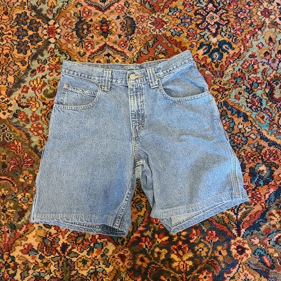 ☆Vintage levi medium rise shorts☆ - Picture 4 of 10